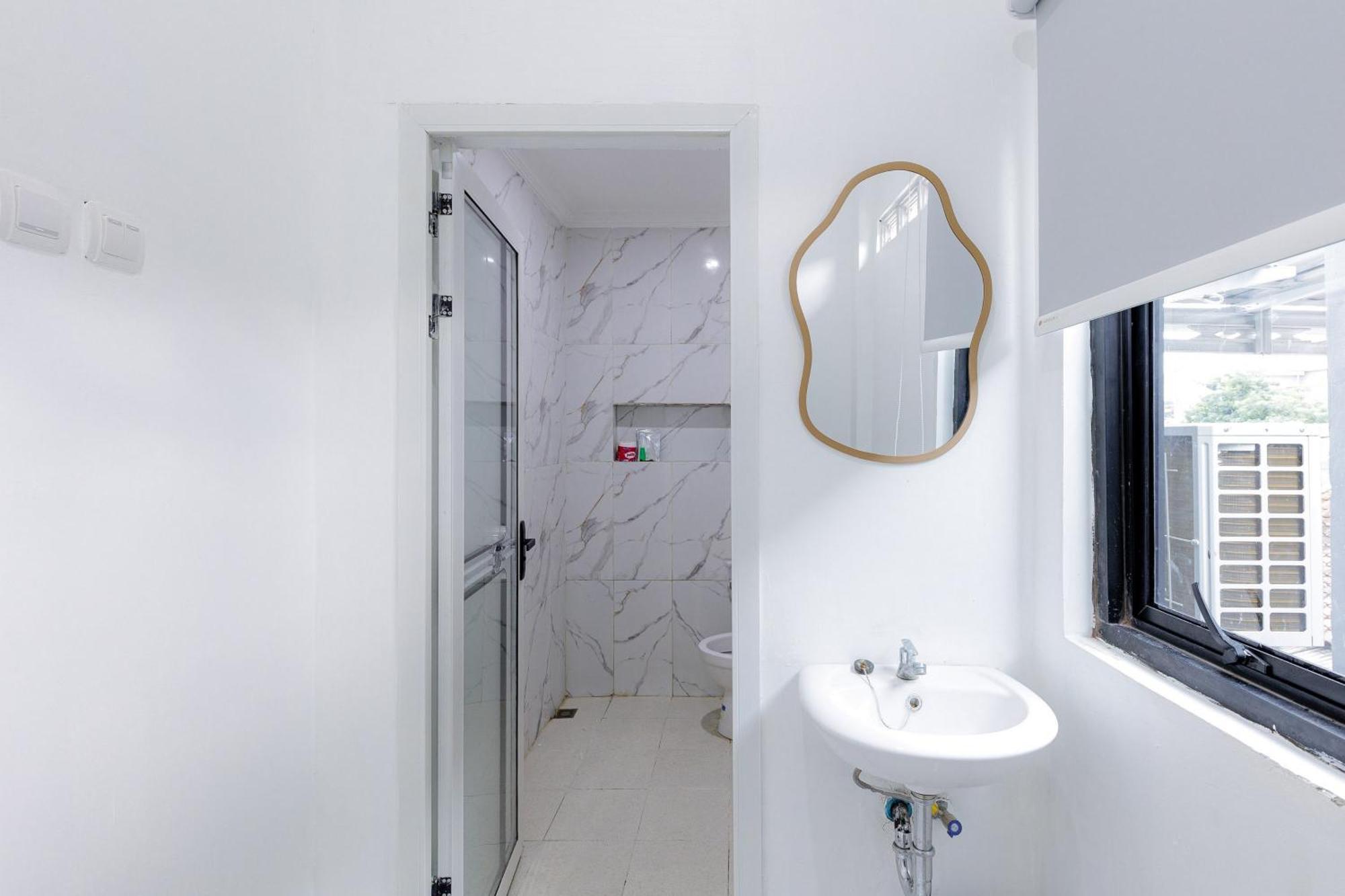 Urbanview Hotel Amira Syariah Bogor Pamoyanan Ngoại thất bức ảnh