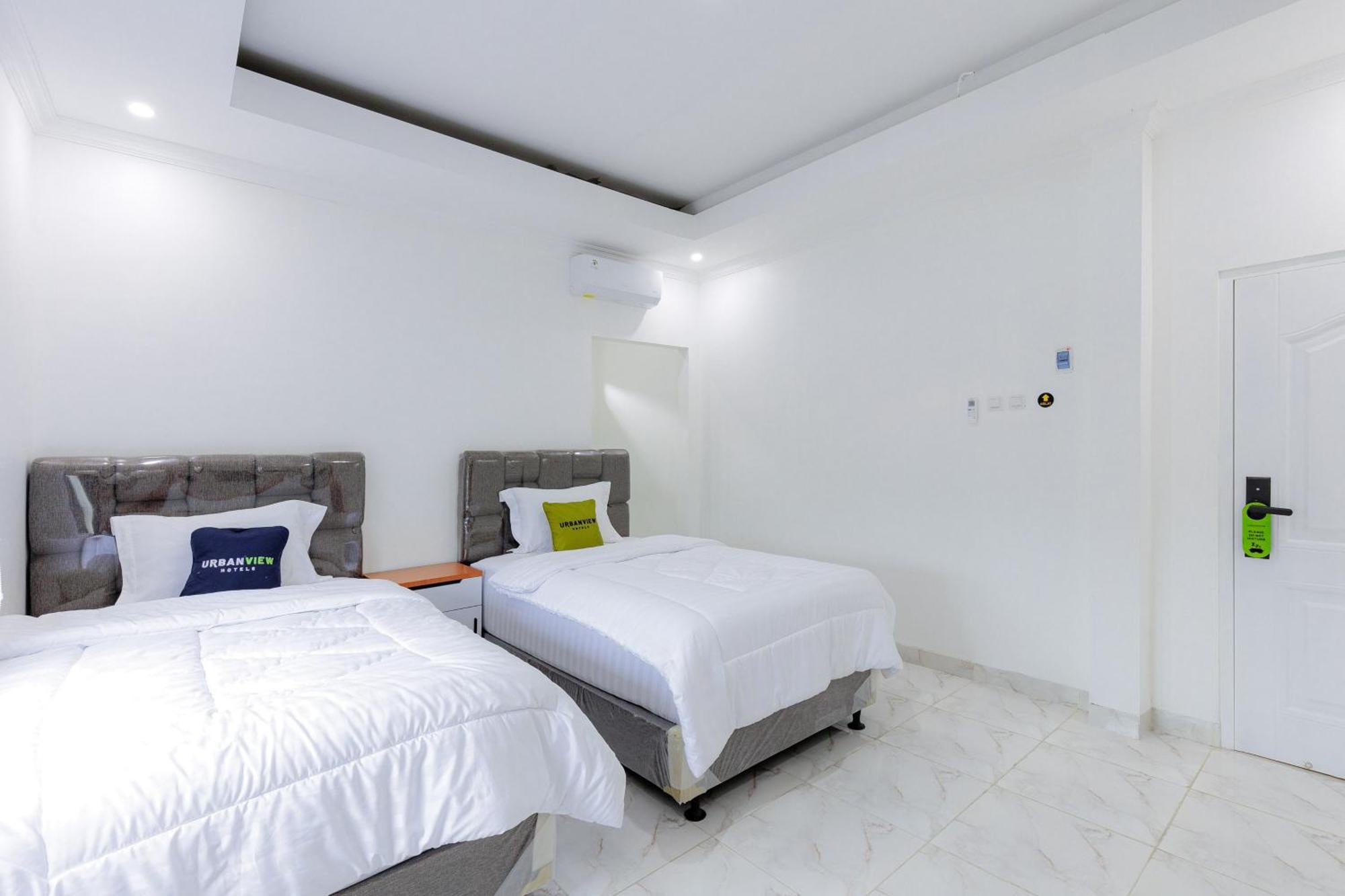 Urbanview Hotel Amira Syariah Bogor Pamoyanan Ngoại thất bức ảnh