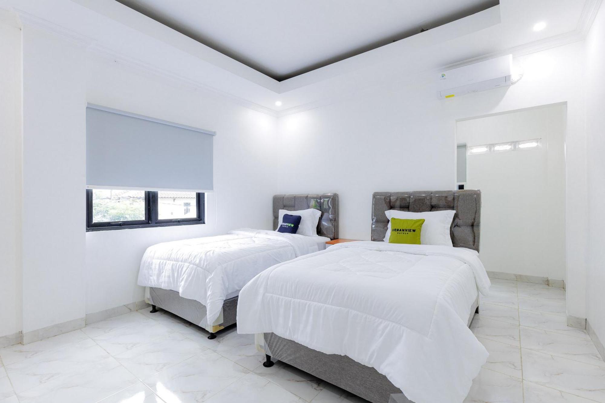 Urbanview Hotel Amira Syariah Bogor Pamoyanan Ngoại thất bức ảnh