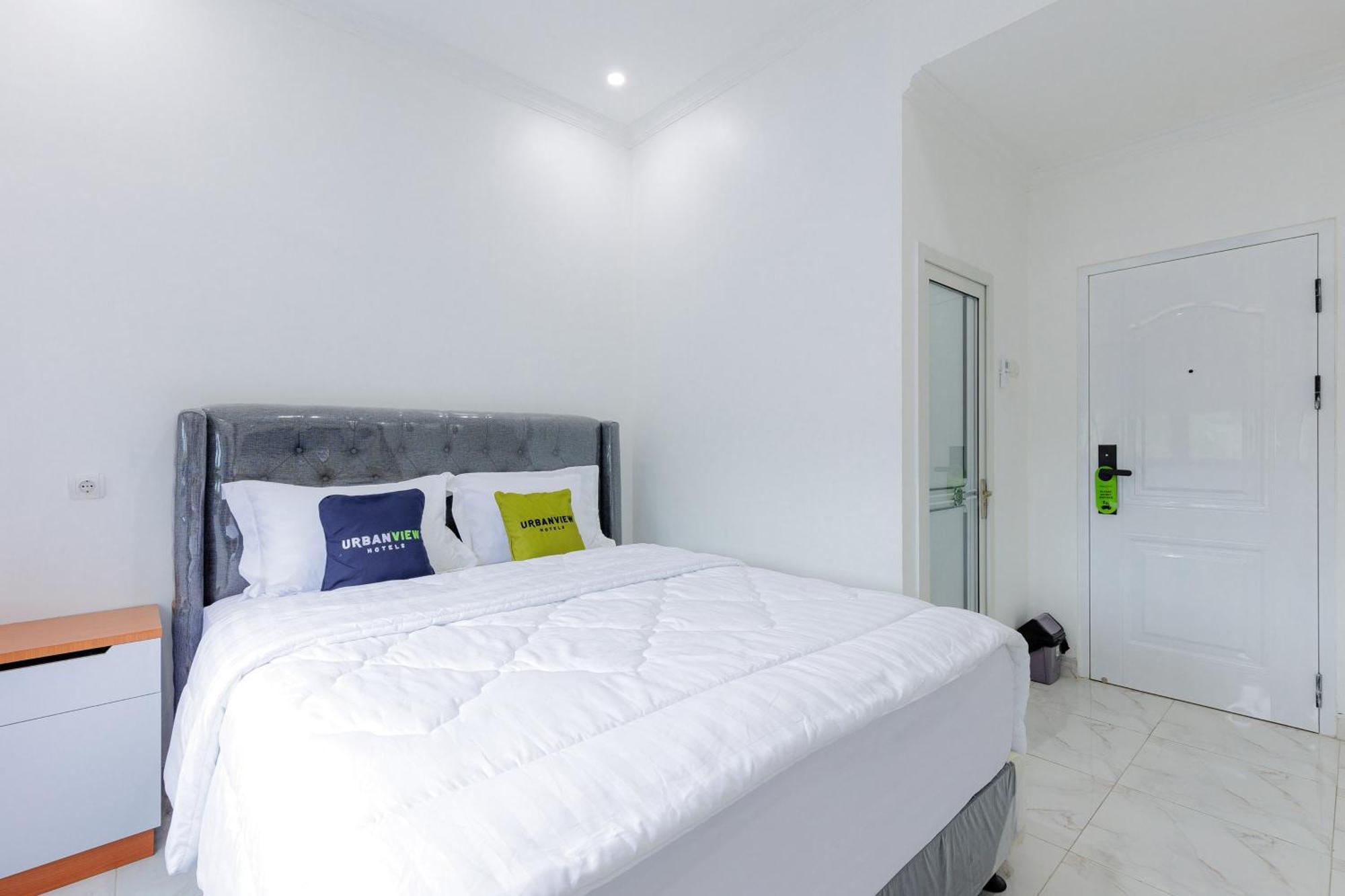 Urbanview Hotel Amira Syariah Bogor Pamoyanan Ngoại thất bức ảnh