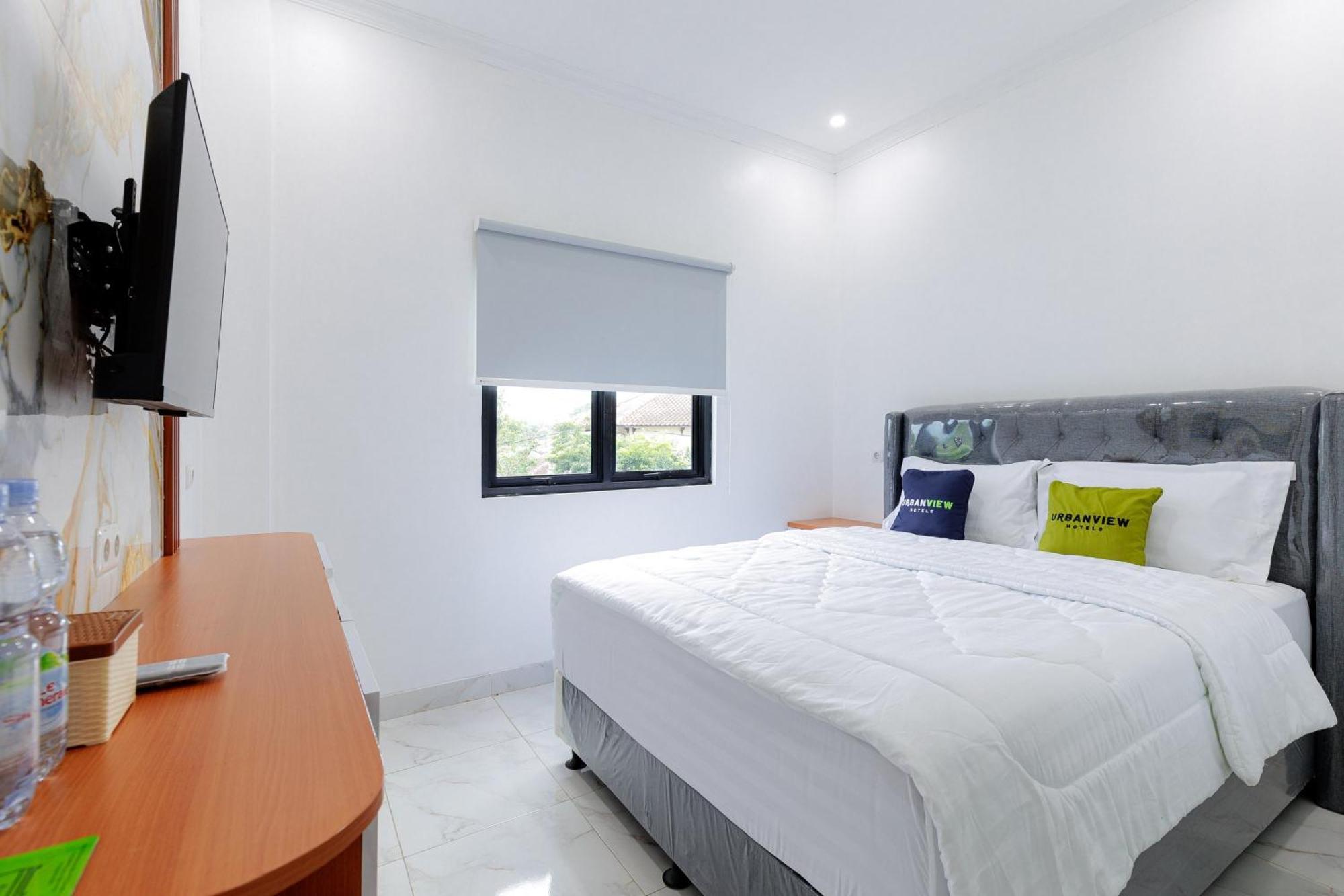 Urbanview Hotel Amira Syariah Bogor Pamoyanan Ngoại thất bức ảnh