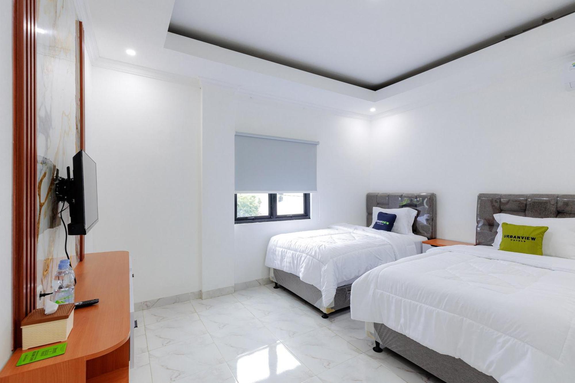 Urbanview Hotel Amira Syariah Bogor Pamoyanan Ngoại thất bức ảnh