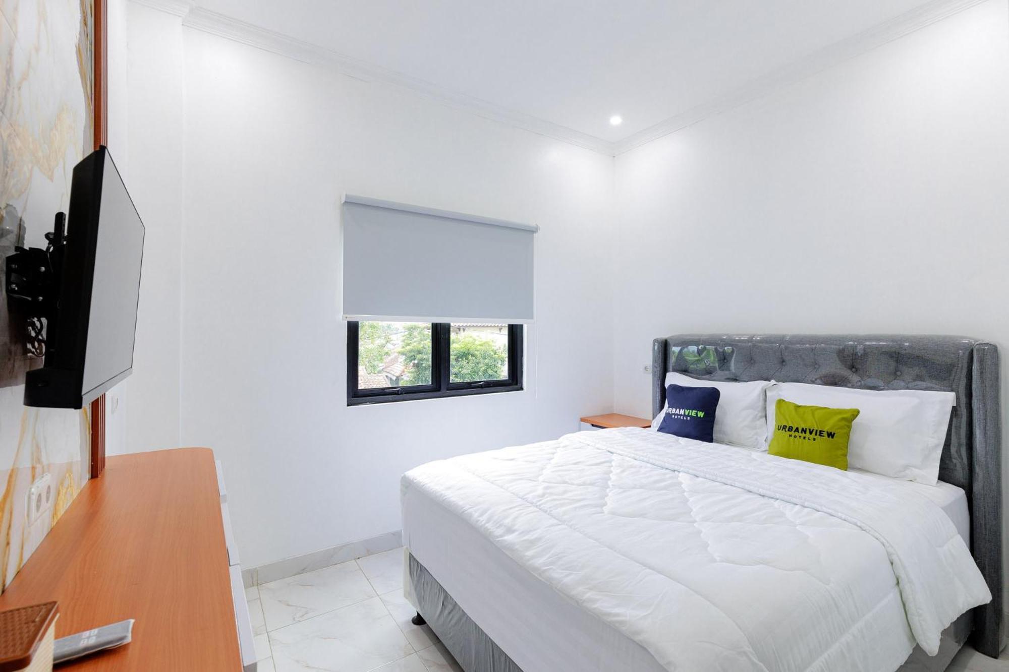 Urbanview Hotel Amira Syariah Bogor Pamoyanan Ngoại thất bức ảnh