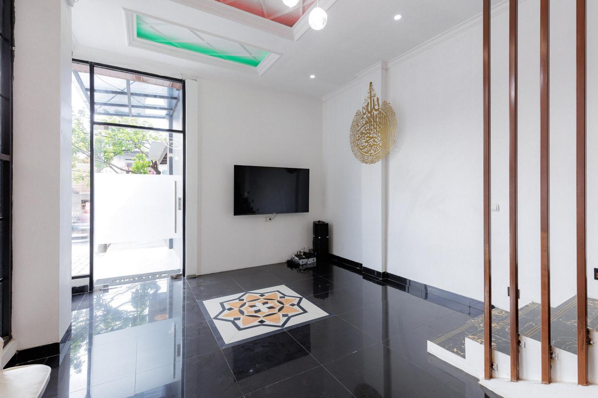 Urbanview Hotel Amira Syariah Bogor Pamoyanan Ngoại thất bức ảnh